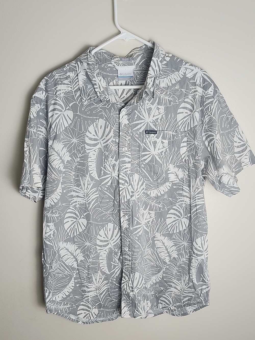 Columbia Men's Gray & White Leaf-Print Short Sleeve Button-Up Shirt